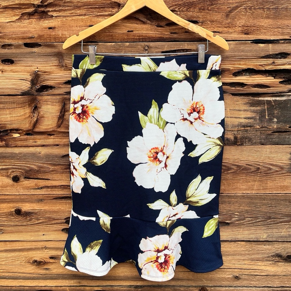 FAITH AND JOY | Blue Floral Peplum Skirt L